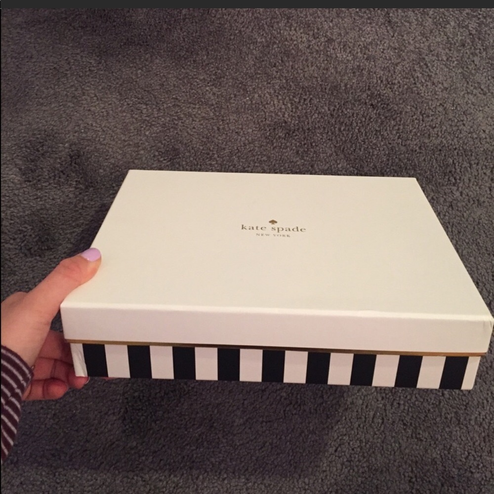 Kate spade hat and scarf set